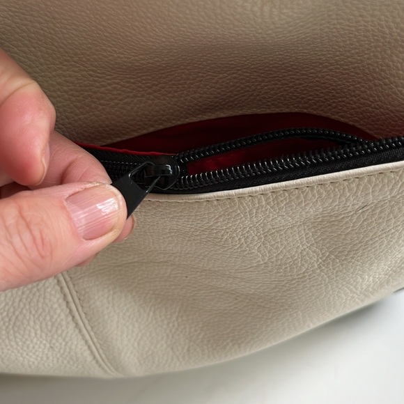 VGUC leather Bugaboo Bag for baby bottles, diapers - long wide adjustable strap - Picture 11 of 17